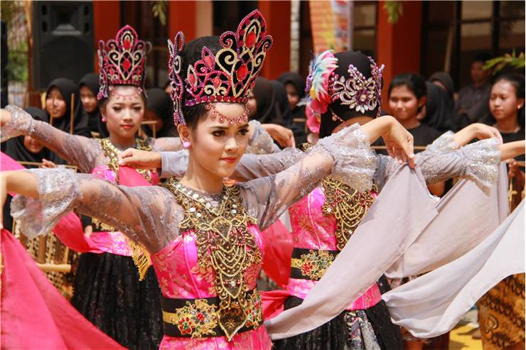 Traditional Indonesian Dance